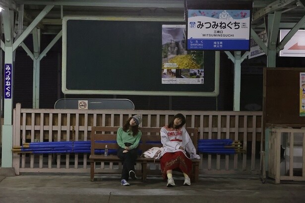 岩本蓮加“先輩”＆冨里奈央“後輩”、原稿完成を祝して散財からの“逃避行”「史上最高にチルいドラマ」の声＜ふたりエスケープ＞