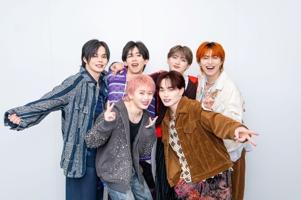 上段左からカイ、リョウガ、ユーキ、タカシ、下段左からシューヤ、マサヒロ