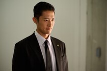 岩本照“辰之助”ら、小野武彦“矢吹”の依頼で骨董品の警護に向かう…白石麻衣“里夏”も一時帰国し辰之助と再会＜恋する警護24時 season2＞