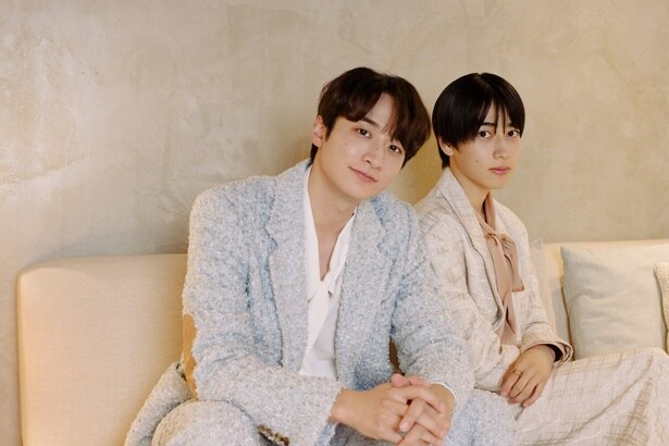 小関裕太×本島純政、先輩＆後輩トークはお悩み相談に「本島くんは自分の軸がきっちりあるから悩むんだろうな。僕みたいになると悩まなくなるよ(笑)」