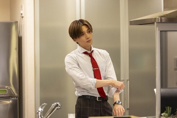 八木勇征“旬”が鈴木愛理“愛衣”を暗闇でリード 「キュンっ」「優しい」と反響<推しが上司になりまして フルスロットル>