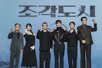 チ・チャンウク、キム・ジョンスとの信頼しあう関係を告白…「“帰らないで”と引き留めることもありました」＜捏造された都市＞