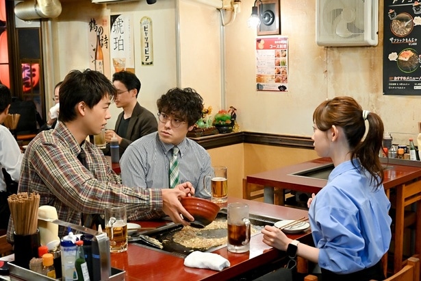 11月11日(火)放送の第6話では、白崎(前原瑞樹)と南川(杏花)が勝男(竹内涼真)に鮎美(夏帆)との復縁について尋ねる