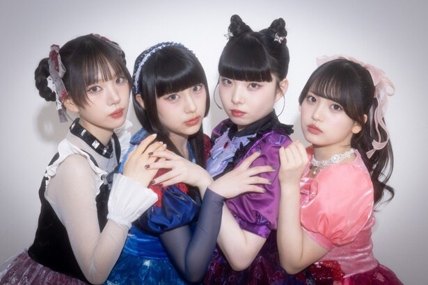 ＜Adoプロデュース・ファントムシータ＞人の感情を掴むレトロホラーの正体、新曲のポップな魅力と歌詞に潜む狂気を語る