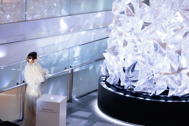 「表参道ヒルズ クリスマスツリー 2025 点灯式」より