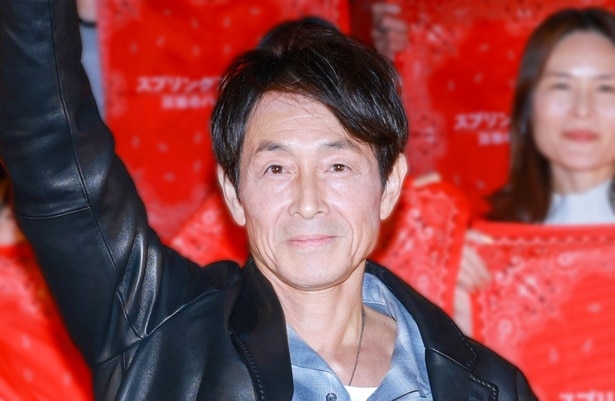 “56歳のオールドルーキー”吉田栄作、自身の子への思い「スポーツでも音楽でも好きなことを追求してくれたら」
