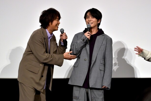 榎木淳弥との関係性をアピールする浪川大輔　撮影＝坂戸希和美