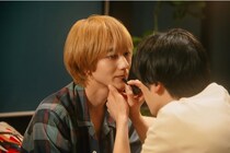 駒木根葵汰“羽山”、新原泰佑“白崎”からリップを塗られた姿にため息…「宇宙一美しい」の声＜２５時、赤坂で２＞