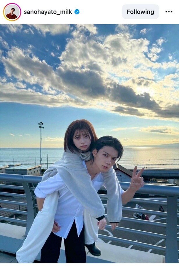 佐野勇斗&桜田ひよりのおんぶショット