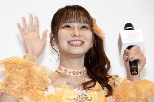 ＝LOVE・大場花菜、ミャクミャクとのツーショットに「ミャクはな最高」の声＜ベストヒット歌謡祭2025＞