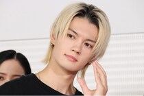 佐野勇斗、かっこよすぎる“黒髪リンダ”のオフショットにファンから「公式さん天才ですか!?」の声＜ESCAPE＞