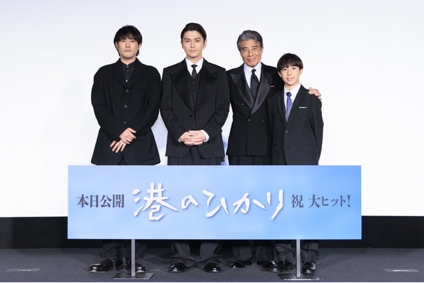 左から藤井道人監督、眞栄田郷敦、舘ひろし、尾上眞秀