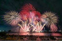 クリスマス音楽と花火がシンクロする“芸術花火”の祭典が千葉で初開催＜千葉Xmas芸術花火2025＞