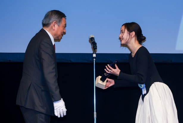 最優秀女優賞を受賞した広瀬すず