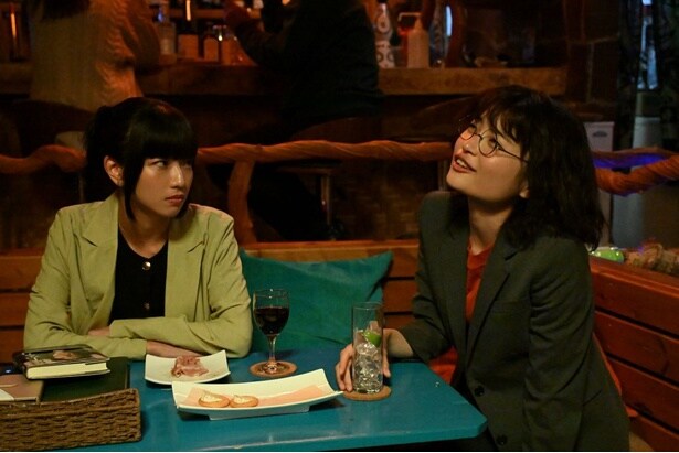 同期の明日香(黒瀬)は、浮かれる日向子(奥山)に釘を刺す