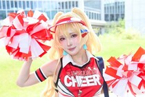 シスル、笑顔がまぶしい「NIKKE」“チアガール”コスプレを披露「体づくりと表情の再現にこだわり」＜コミケ106＞