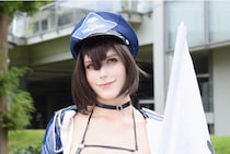 ウクライナ出身レイヤー・ネトーチカ、190センチの神スタイルで見せる「アズレン」“レースクイーン”コスプレ＜コミケ106＞