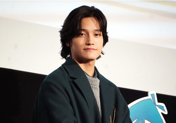 舞台あいさつに登壇した佐野晶哉