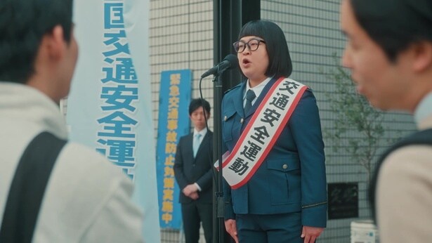 小雪(富山えり子)は「全国交通安全運動スタート式」をバックレた星羅(永島聖羅)に代わり、式典で仕事を全うする