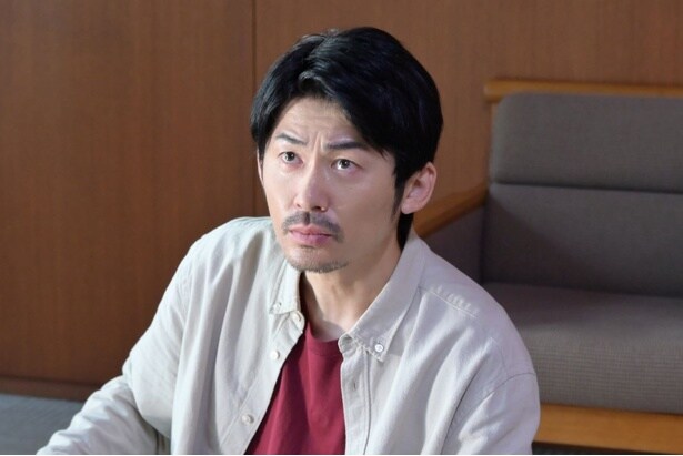 洲崎(永岡)は、以前から青城を尾行していた