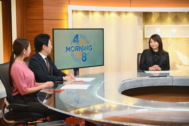 文部科学大臣の妻としてテレビ番組に出演する玲香(野呂佳代)