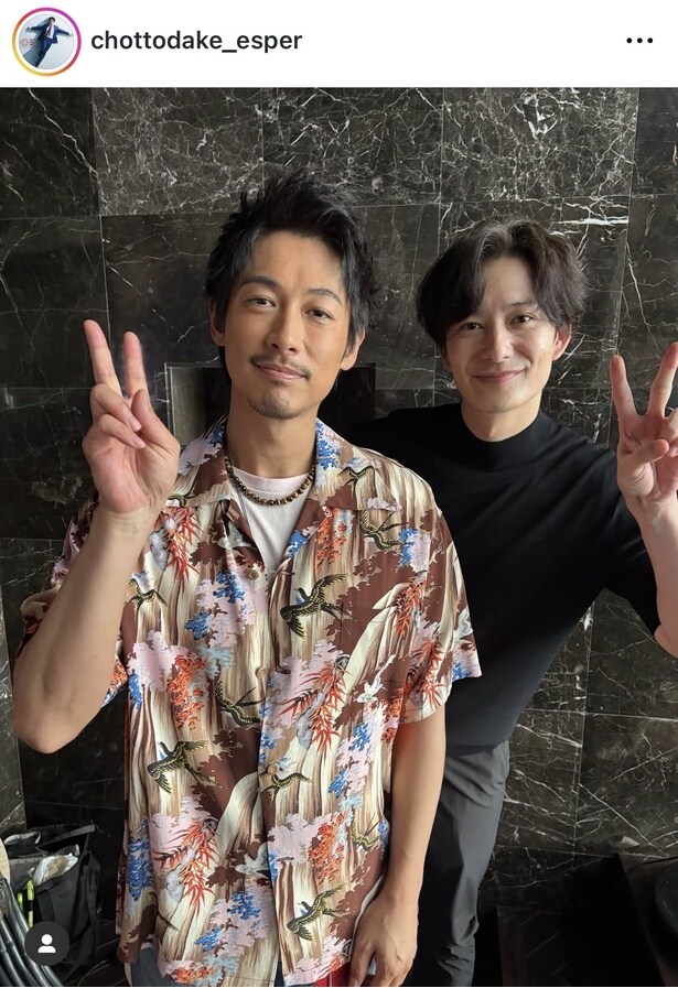 【写真】カラフルなディーン・フジオカ＆黒でシックな岡田将生、おそろいポーズの仲良し2ショット