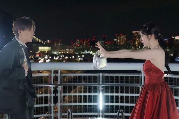 鈴木愛理“愛衣”が八木勇征“旬”に『ファンです』と告白　「やっぱりバレてた」の声＜推しが上司になりまして フルスロットル＞