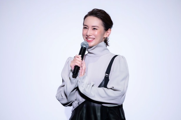 北川景子が映画「ナイトフラワー」大阪舞台あいさつに登壇