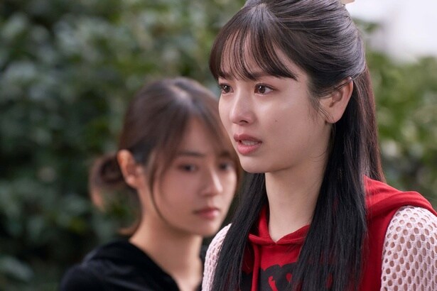 テルマ(横田真悠)は弟と向き合う