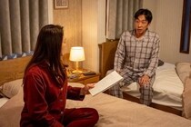 北村有起哉“渉”、仲間由紀恵“あん”に離婚後のお金についてのメモを渡す＜小さい頃は、神様がいて＞