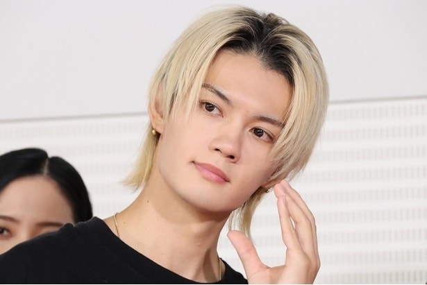 佐野勇斗＆結木滉星＆飯田基祐、笑顔の仲良しオフショット公開にファンからは「この3人なら誘拐されてもいいかも」の声＜ESCAPE＞
