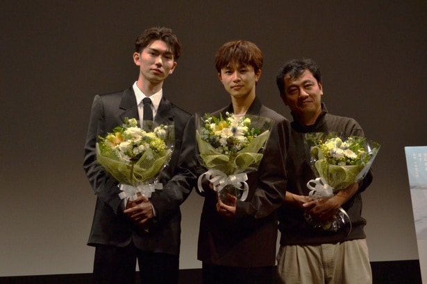 写真左から樋口幸平、草川拓弥、中川龍太郎監督