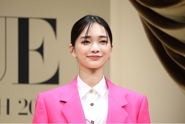 見上愛、2025年は“100点満点”「出会いの多い1年間だった」と回顧　HANAは華やかな衣装で個性爆発