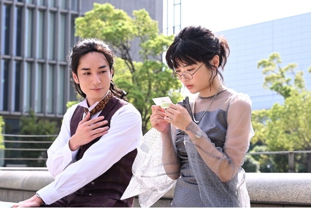 日向子(奥山葵)に谷岡真紀子について話すニコちゃん(宮澤佑)