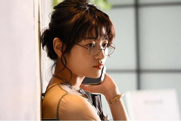 自分の不注意から週刊誌の記者だとバレた奥山葵“日向子”、アイドルのファンから「クズ人間！」と罵倒される＜スクープのたまご＞