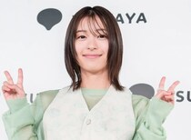 鳴海唯、透明感あふれるデコルテ＆美背中あらわな黒コーデに「ため息でるキレイさ」の声＜アフター・ザ・クエイク＞