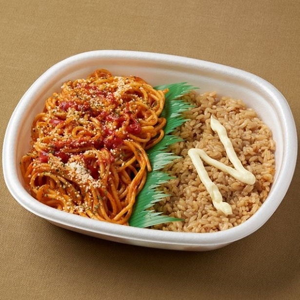 ナポリタン＆醤油バター風味ご飯　554円(税込598円)