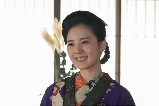 ヘブン(トミー・バストウ)に思いを寄せる江藤リヨを演じる北香那