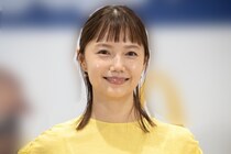 宮崎あおい“四季”の懐かしい姿　玄関でのお茶目ショットに「いつでもかわいい」「ポーズも好き」の声＜ちょっとだけエスパー＞