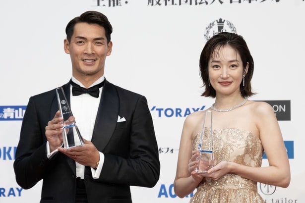 槙野智章&高梨臨「ベストフォーマリスト」初の夫婦受賞 高梨の美しいドレス姿を「新しい景色を見た」と槙野が絶賛