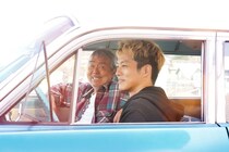 寺尾 聰✕松坂桃季の父子が贈る映画「父と僕の終わらない歌」Blu-rayに収録された137分もの豪華特典映像が明らかに