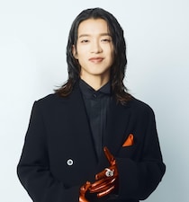 BUDDiiS森愁斗、繊細な歌声を持つアーティストから“怪演”俳優まで…観る者を惹きつける“変幻自在な姿”