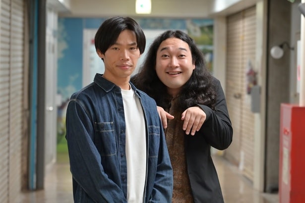 お笑いコンビ・かが屋(加賀翔、賀屋壮也)が、主演ドラマ「この動画は再生できません3」について語ってくれた