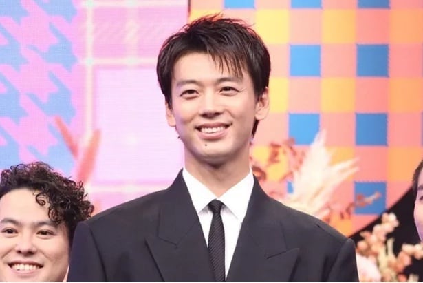 竹内涼真、寝ぐせ×シャツイン肌着姿の“寝起き感ショット”に「朝からイケメンが過ぎます」<じゃあ、あんたが作ってみろよ>