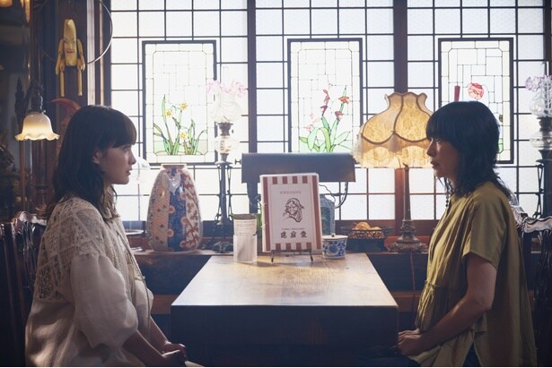 神尾楓珠“真央”が亡くなり塞ぎ込む葵わかな“由宇”を、西田尚美“沙知”が喫茶店へ誘い出す…“忘れられない恋”をテーマにした物語が完結＜すべての恋が終わるとしても＞