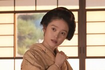 ＜明日のばけばけ＞高石あかり“トキ”と話すため、下川恭平“春夫”がトミー・バストウ“ヘブン”の忘れ物を届けに現れる