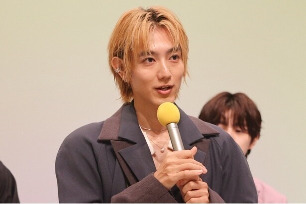 駒木根葵汰、走るシーン直後のさわやか笑顔オフショットに「制汗剤のCMですか!?」の声<25時、赤坂で Season2>