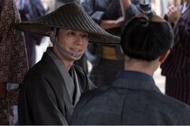 生田斗真“治済”、恒例の食べ物がまつわる恐ろしさと戸惑いが渦巻く展開へ＜べらぼう＞