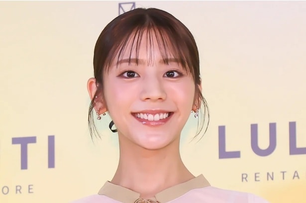 「髪綺麗ですね」…貴島明日香、美デコルテ＆二の腕あらわなドレス姿に「どんどん綺麗に」と称賛の声