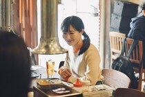 武田梨奈“ワカコ”が野毛の飲み屋街でひとり酒、ゲスト出演した玉袋筋太郎にも視聴者沸く＜ワカコ酒 Season9＞